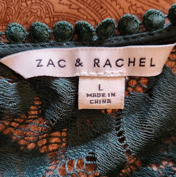 Green lace overlay sleeveless top. - Picture 5 of 5